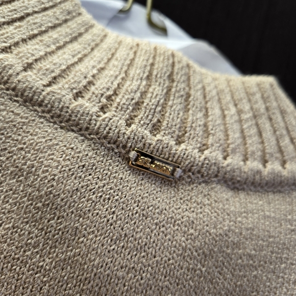 St. John Knit Sweater - Picture 5 of 7